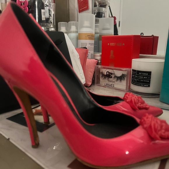 Authentic Versace palazzo hot pink heels. Good condition! - Picture 2 of 7